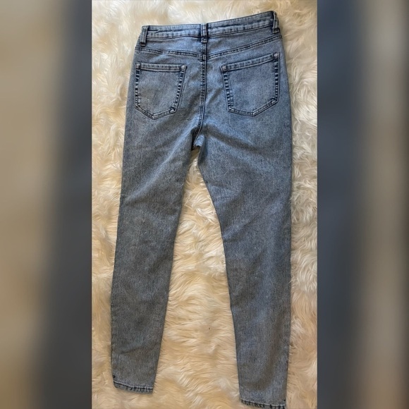 Forever 21 Stone Wash Skinny Jeans - Picture 4 of 4